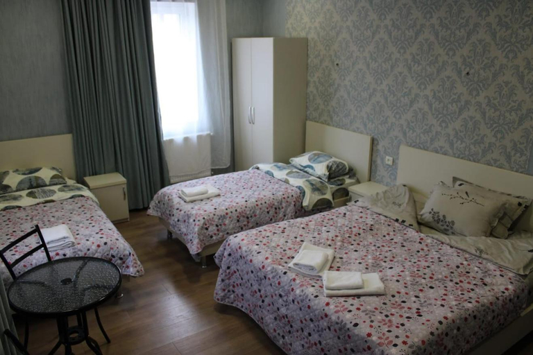 Others 3, Guesthouse Evergreen, Oni