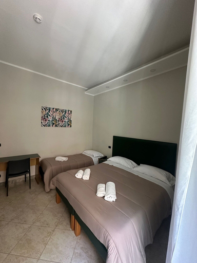 Bedroom 3, Smart station hotel, Napoli
