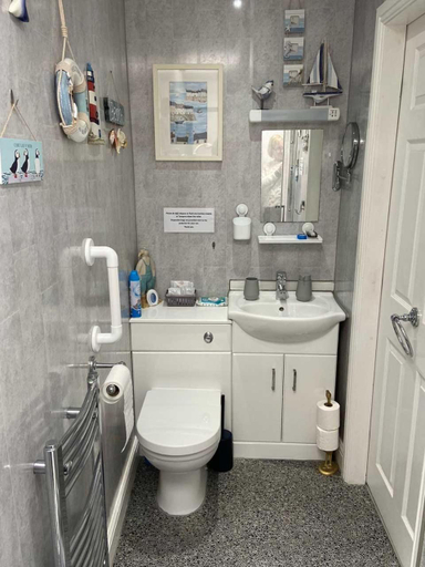 Bathroom, Gwynfa, Gwynedd