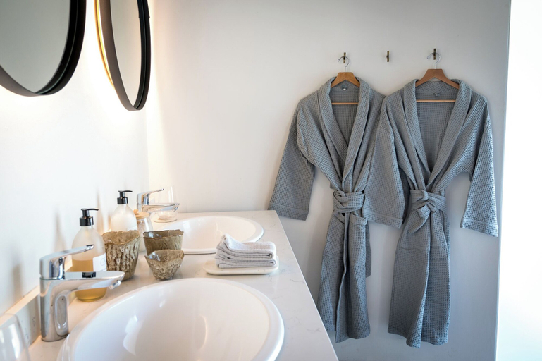 Bathroom 4, Serondella Safari Lodge, Mopani