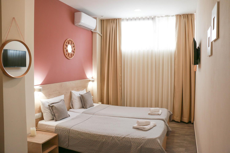 4, Zade Apartments