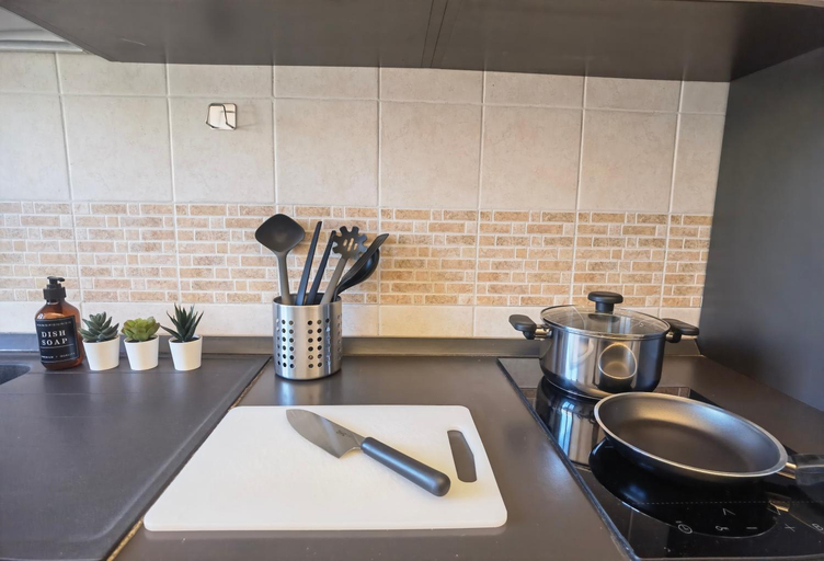 Kitchen 2, Metro Lodi Apartment, Rome