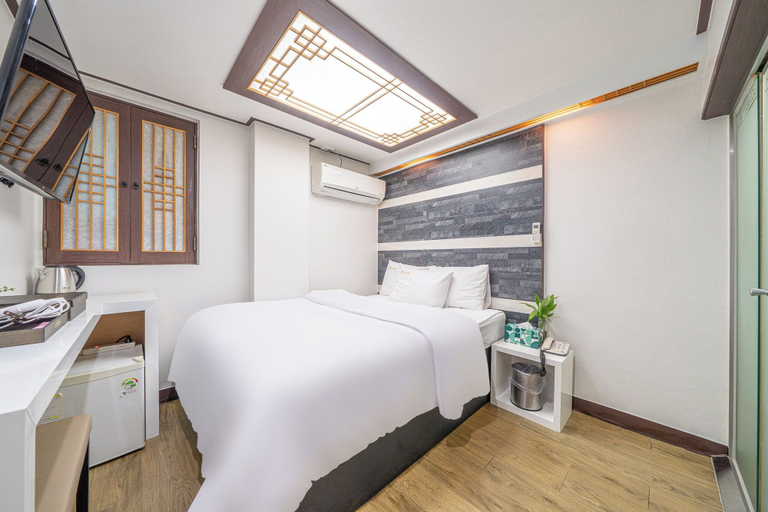 Kyoung Dong Hotel, Jung
