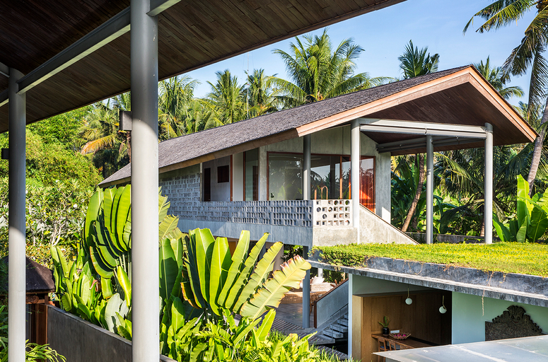 Exterior 11