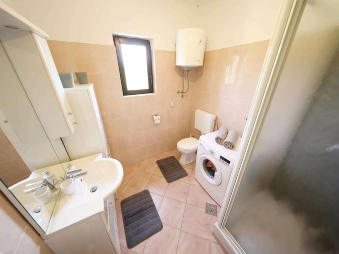 Bathroom 4, Villa in Policnik with Pool near Zadar, Poličnik