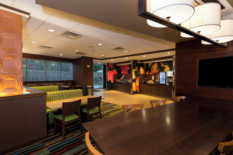 Food & Drinks 5, Fairfield Inn & Suites by Marriott Detroit Chesterfield, Macomb