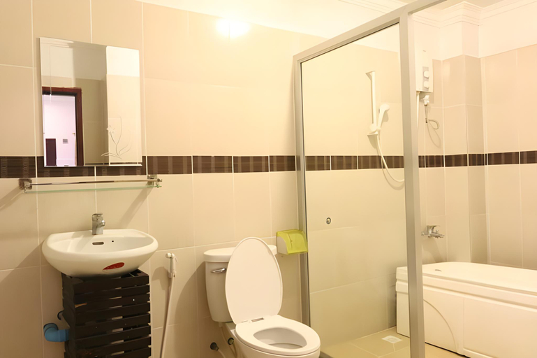 Bathroom 14