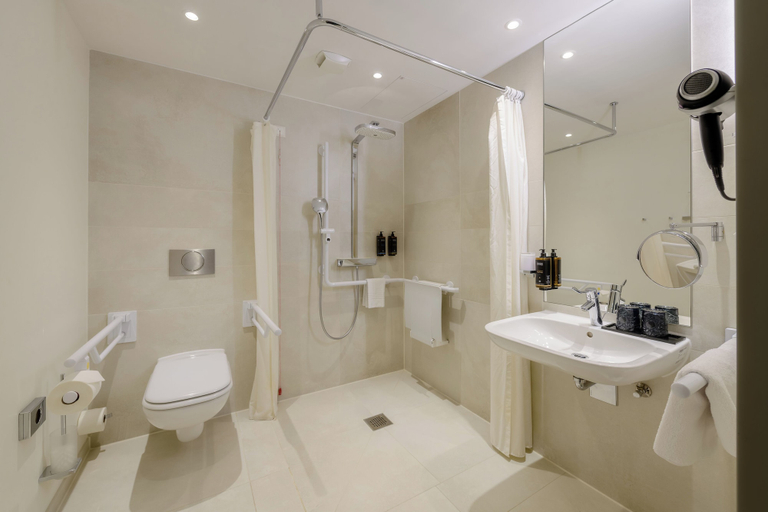 Bathroom 5, Mercure Hotel Berlin Wittenbergplatz, Berlin