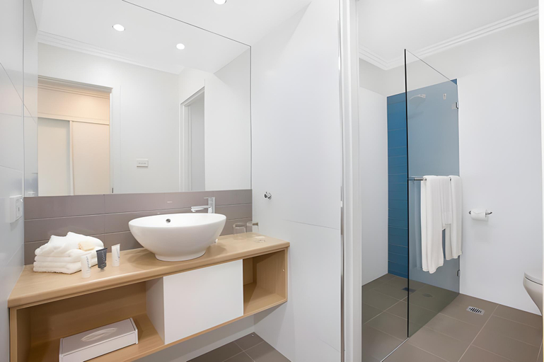 Bathroom 10