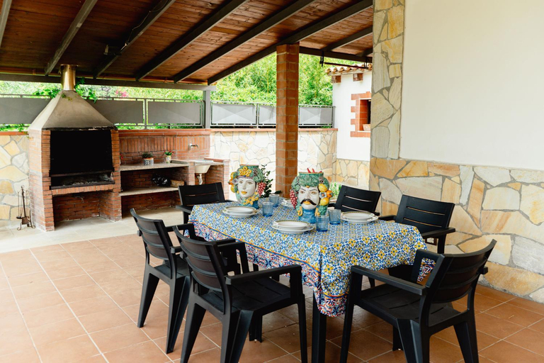 Others 5, Villa Nikla, Syracuse