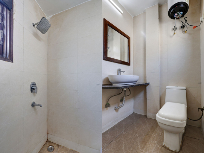 Bathroom 4, Mauryan Elite Hotel Qutab Minar Metro Station, Delhi
