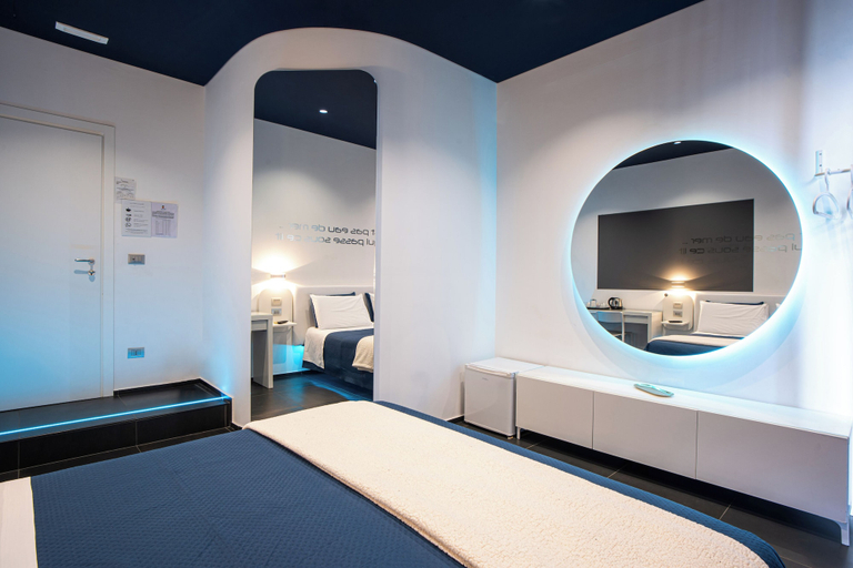 Bedroom 4, Skyhouse Beverello, Napoli