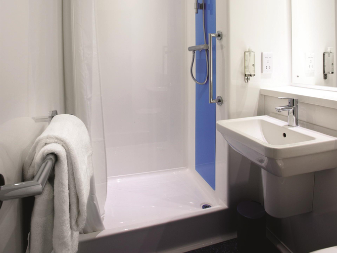 Bathroom 4, Travelodge St. Clears Carmarthen, Carmarthenshire