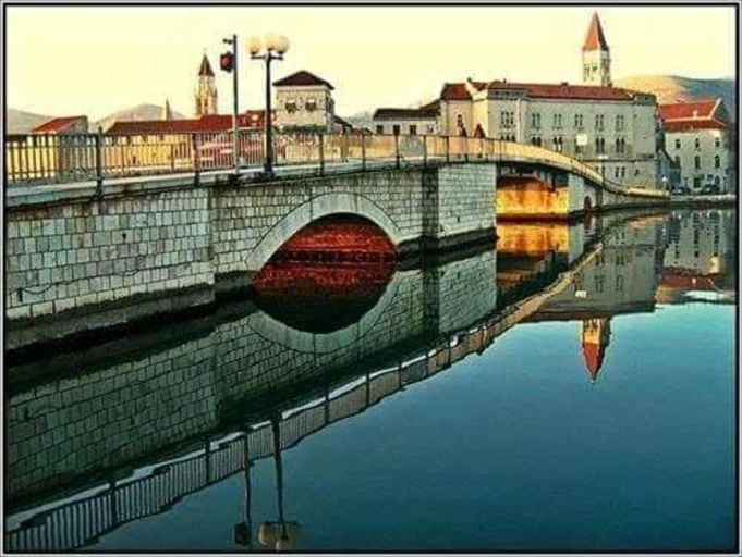 Others 3, Charming 2-bed Apartment in Okrug Gornji, Okrug