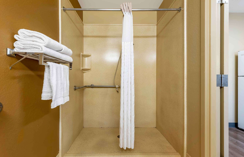 Bathroom 4, Extended Stay America Chicago Buffalo Grove Deerfi, Lake