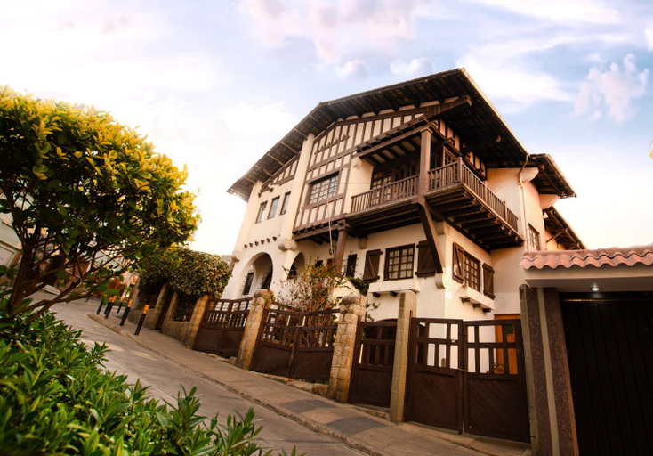 Exterior & Views