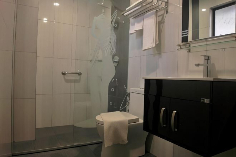 Bathroom 16