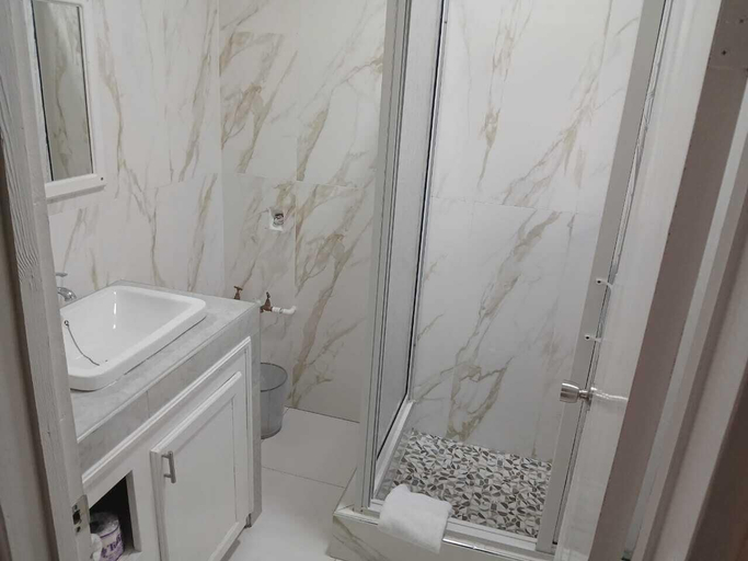 Bathroom 3, RUNTINGS HIDEAWAY STAY NOMPREL ROAD NEGRIL