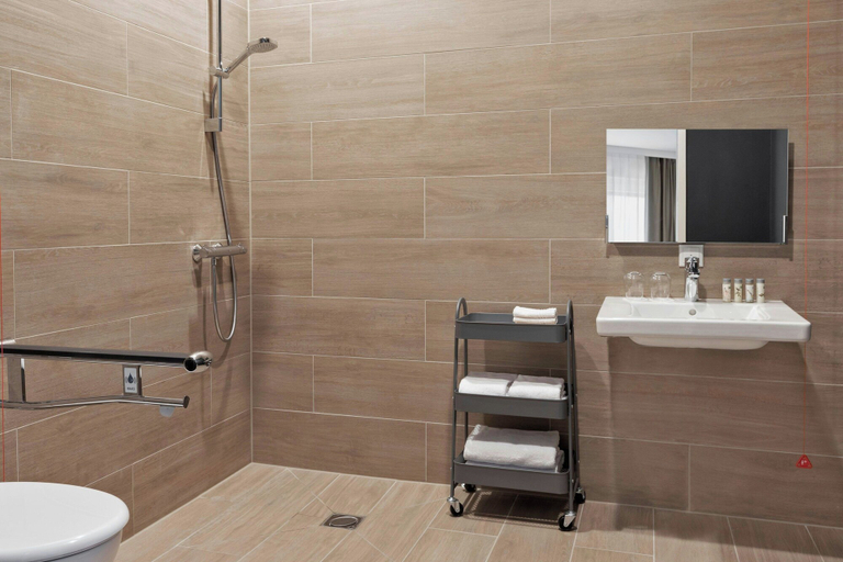Bathroom 5, Residence Inn by Marriott Hamburg Altona, Hamburg