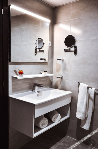Bathroom 3, Hotel Des Beaux Arts, Bouzareah
