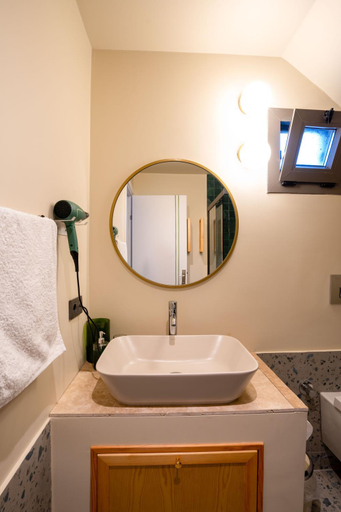 Bathroom 2, Entire Place in the Heart of Ayvalik, Ayvalık