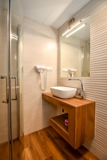 Bathroom 3, Pod Tatrzańskim Niebem, Tatra
