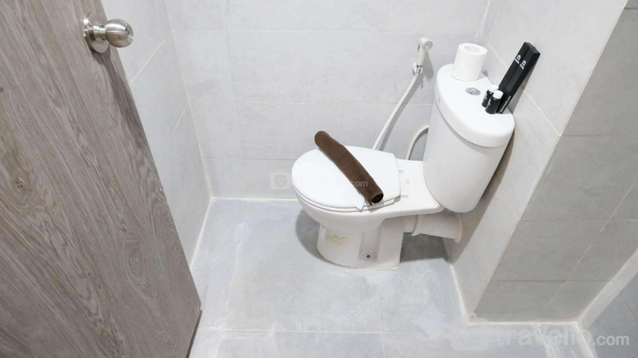 Bathroom 4, Best Nice Studio Taman Melati Surabaya By Travelio, Surabaya