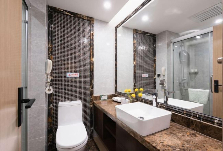 Bathroom 14
