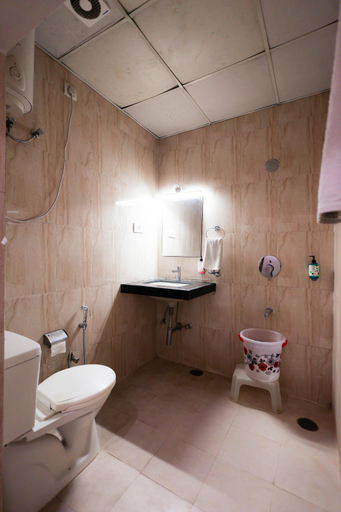Bathroom 3, Gumaan Auberge, Jaipur
