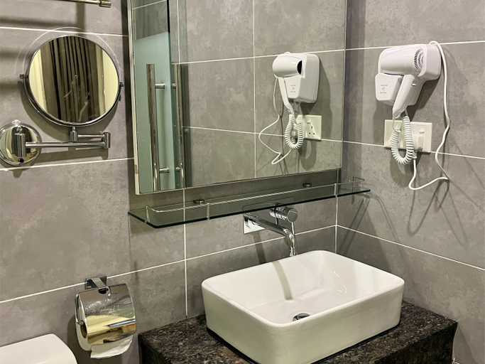 Bathroom 7