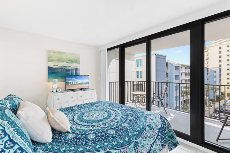 Bedroom 2, Island Sunrise Condos by Hosteeva, Baldwin