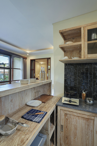 Dining Room 10