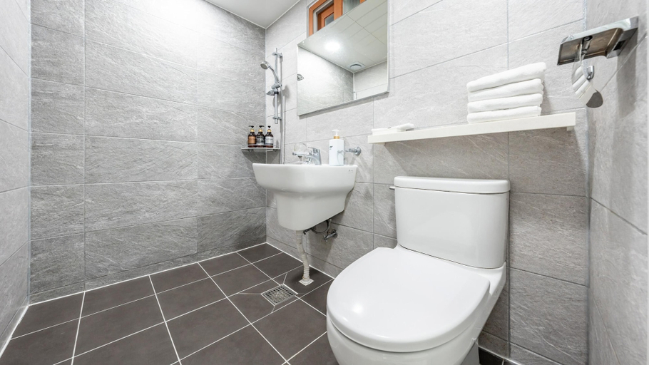 Bathroom 4, Yangyang Verit Pension, Yangyang