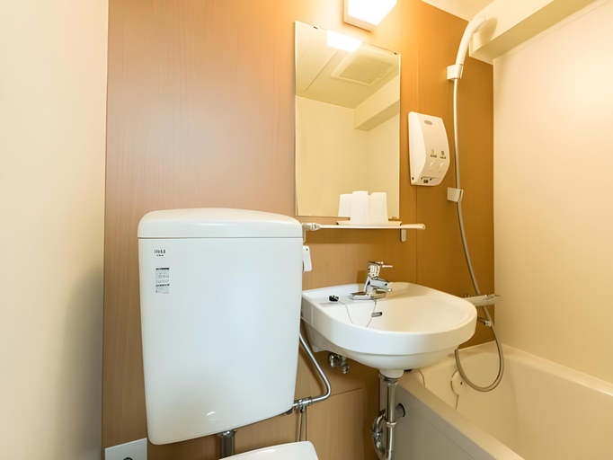 Bathroom 13