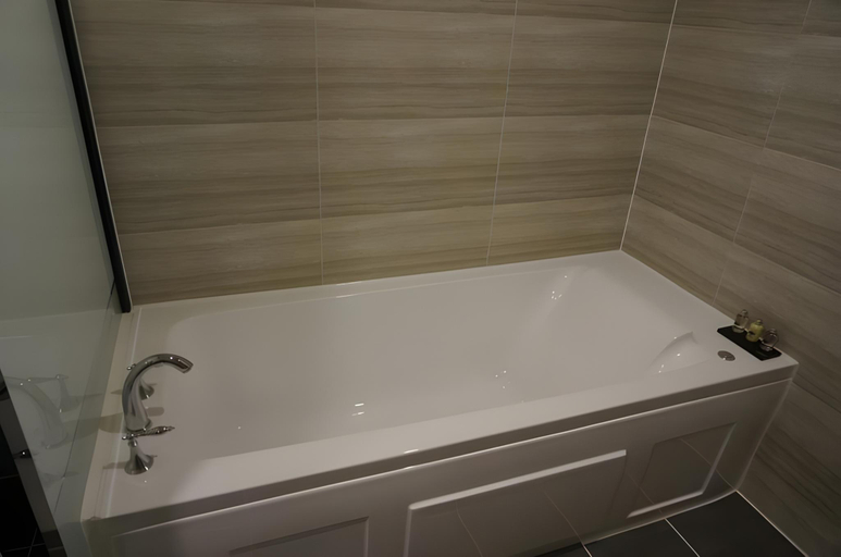 Bathroom 22
