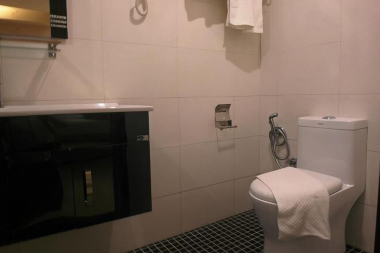 Bathroom 10