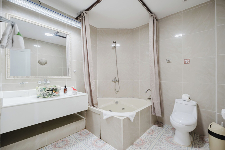 Bathroom 3, LAYAN Hotel & Spa, Aguirre