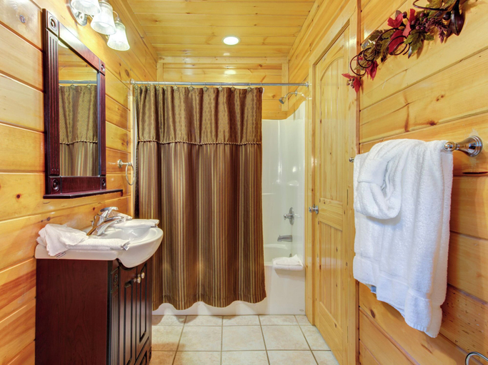 Bathroom 4, Smokies Bungalow, Sevier
