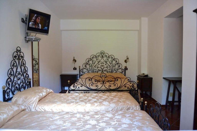 Bedroom 5, Hotel Bucaneve, L'Aquila
