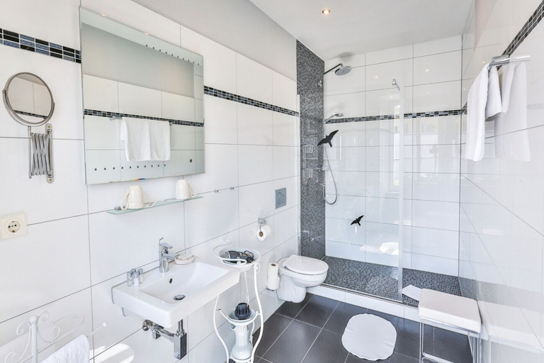 Bathroom 4, Hotel Zum Goldenen Löwen, Baden-Baden