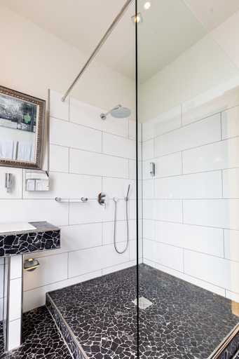 Bathroom 25