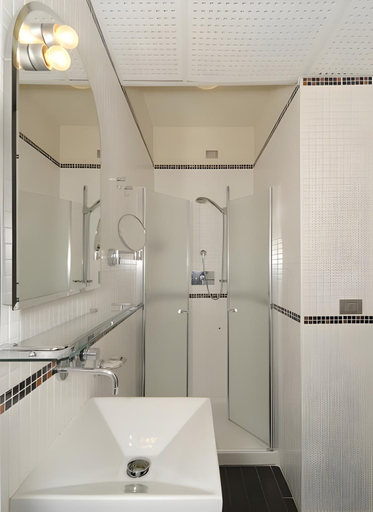 Bathroom 9
