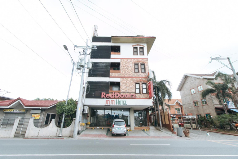Reddoorz Plus Near Bamboo Organ Las Pinas, Las Piñas