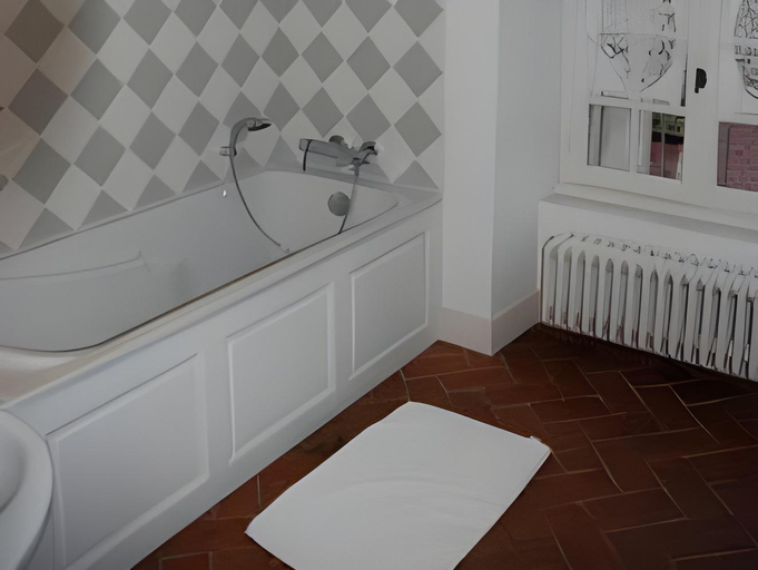 Bathroom 13