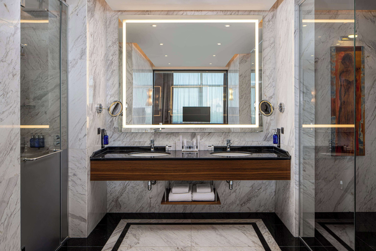 Bathroom 5, Radisson Blu Leogrand