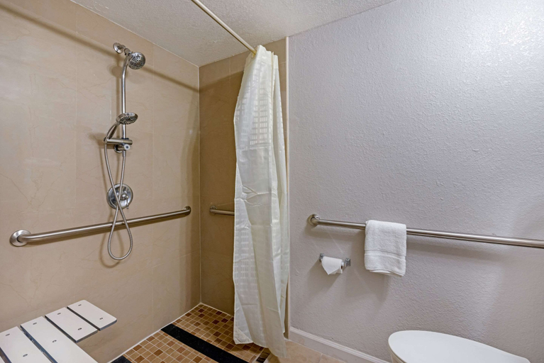 Bathroom 4, Rodeway Inn Clermont North, Lake