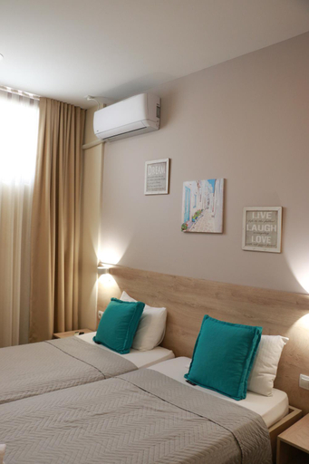 2, Zade Apartments