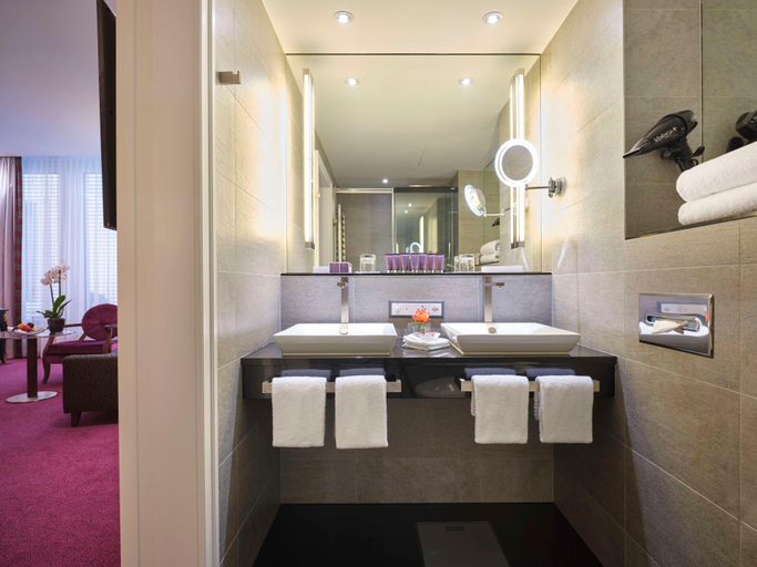 Bathroom 16