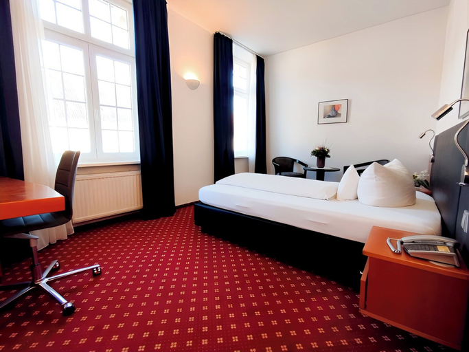 Bedroom 5, Hotel Schwert, Rastatt