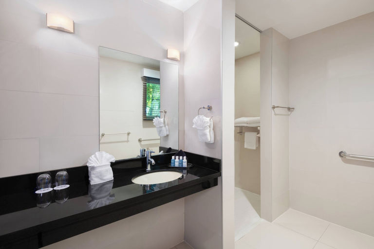 Bathroom 10